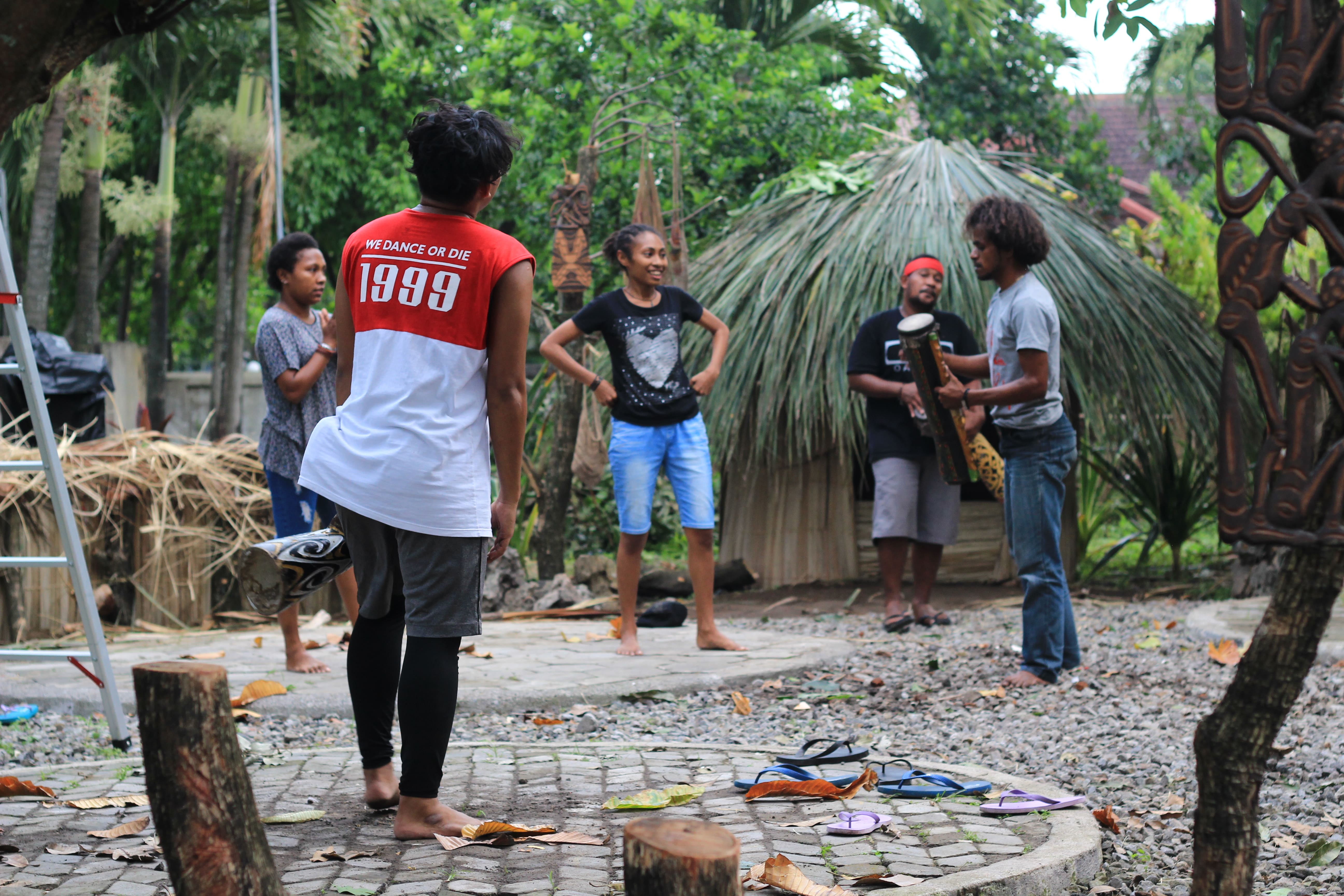 Rehearsal for Diru Papua, a performance introducing folklore from across the Indonesian archipelago, held at Rumah Banjarsari in 2018.