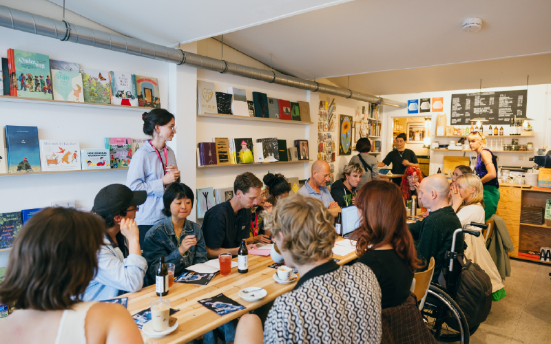 4. Reading Group with artist of Work Body, Michael Turinsky, attended by AECFest CAMP Participants. Photo © Luz Soria.